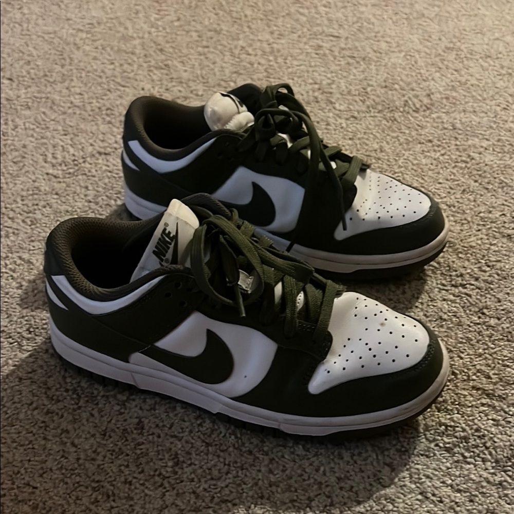 Nike dunk Green and White Sneakers